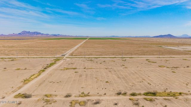 8303 S 536th Avenue 133 & 135, Tonopah, AZ 85354