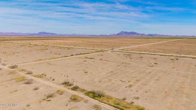 8303 S 536th Avenue 133 & 135, Tonopah, AZ 85354