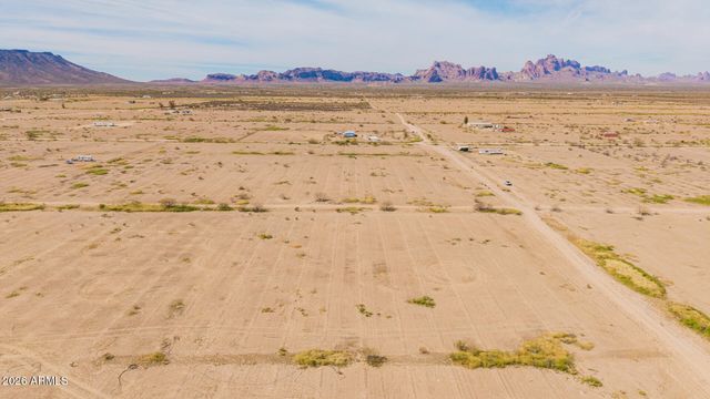 8303 S 536th Avenue 133 & 135, Tonopah, AZ 85354