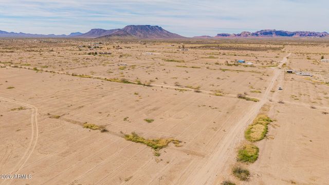8303 S 536th Avenue 133 & 135, Tonopah, AZ 85354