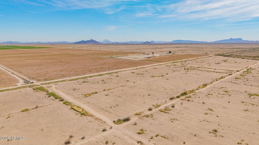 8303 S 536th Avenue 133 & 135, Tonopah, AZ 85354