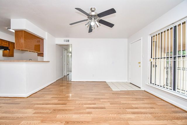 10100 S Gessner Road 308, Houston, TX 77071