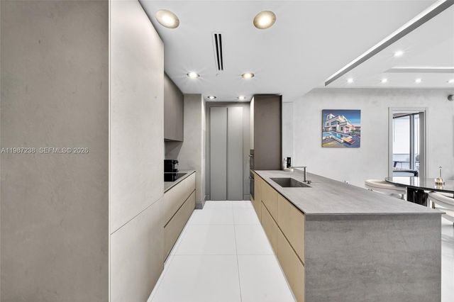 200 Biscayne Boulevard Way 5010, Miami, FL 33131