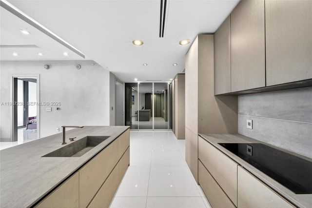 200 Biscayne Boulevard Way 5010, Miami, FL 33131