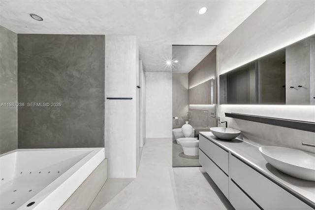 200 Biscayne Boulevard Way 5010, Miami, FL 33131