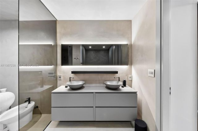 200 Biscayne Boulevard Way 5010, Miami, FL 33131