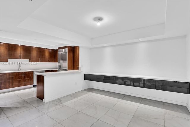 2 Grove Isle Drive B205, Miami, FL 33133