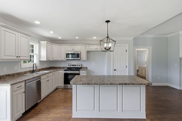95 Luttrell Dr, Winchester, TN 37398