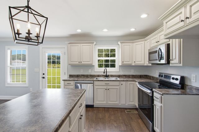 95 Luttrell Dr, Winchester, TN 37398