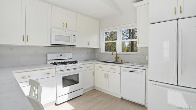 32 Red Creek Road, Hampton Bays, NY 11946