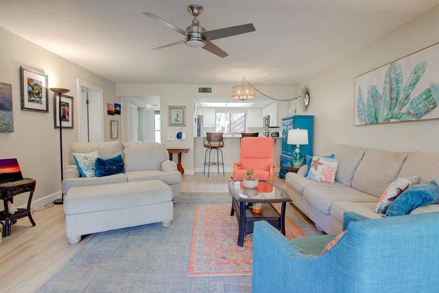 64 Village Del Prado Cir, St Augustine, FL 32080