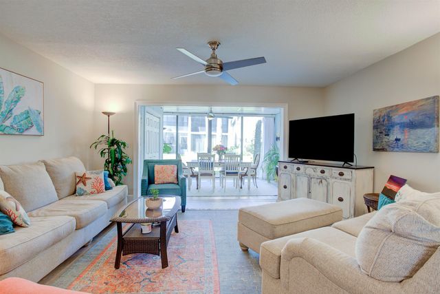 64 Village Del Prado Cir, St Augustine, FL 32080