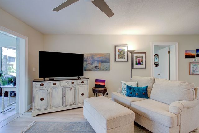 64 Village Del Prado Cir, St Augustine, FL 32080