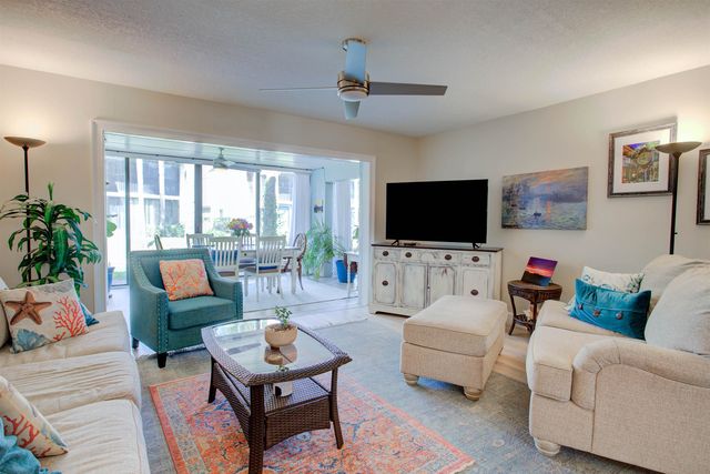 64 Village Del Prado Cir, St Augustine, FL 32080