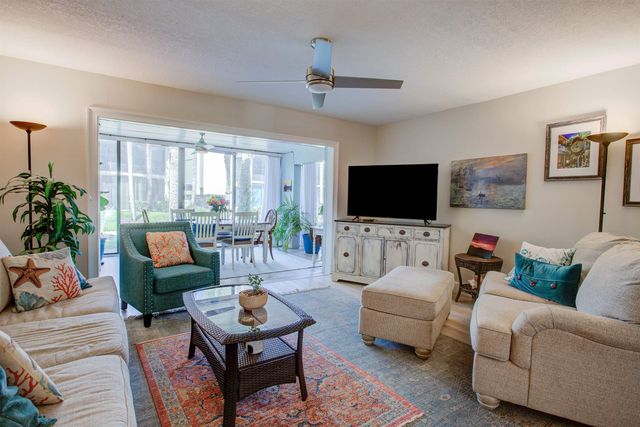 64 Village Del Prado Cir, St Augustine, FL 32080