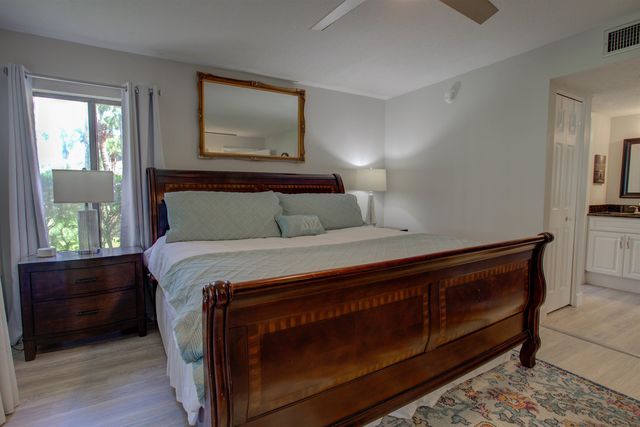64 Village Del Prado Cir, St Augustine, FL 32080