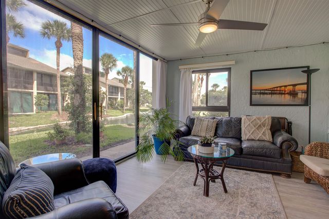 64 Village Del Prado Cir, St Augustine, FL 32080