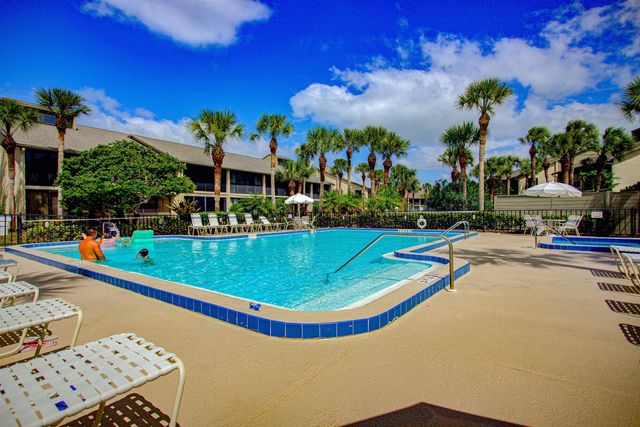 64 Village Del Prado Cir, St Augustine, FL 32080