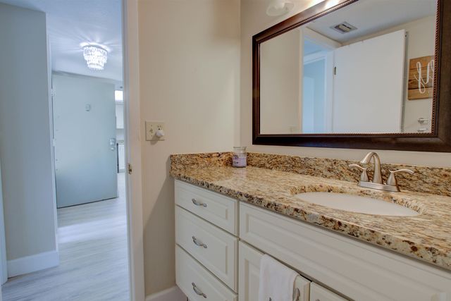 64 Village Del Prado Cir, St Augustine, FL 32080