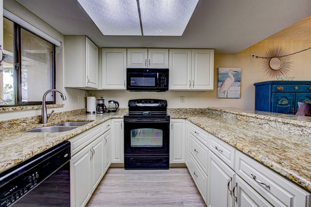64 Village Del Prado Cir, St Augustine, FL 32080