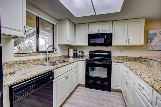 64 Village Del Prado Cir, St Augustine, FL 32080