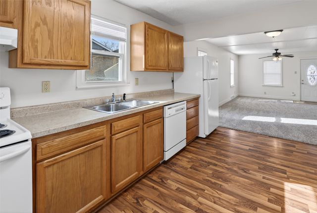 4703 SW 2nd Street, Des Moines, IA 50315