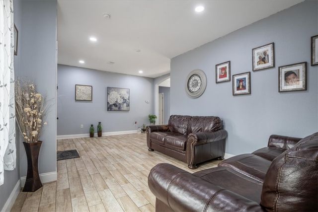 41 W Ozark Trail, Fayetteville, AR 72701