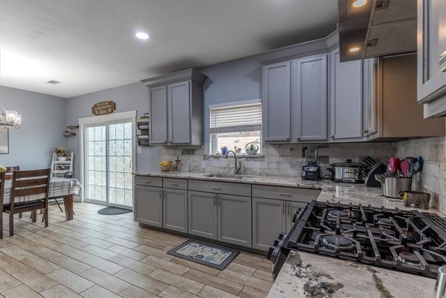 41 W Ozark Trail, Fayetteville, AR 72701