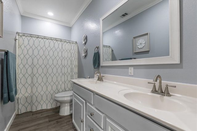 41 W Ozark Trail, Fayetteville, AR 72701