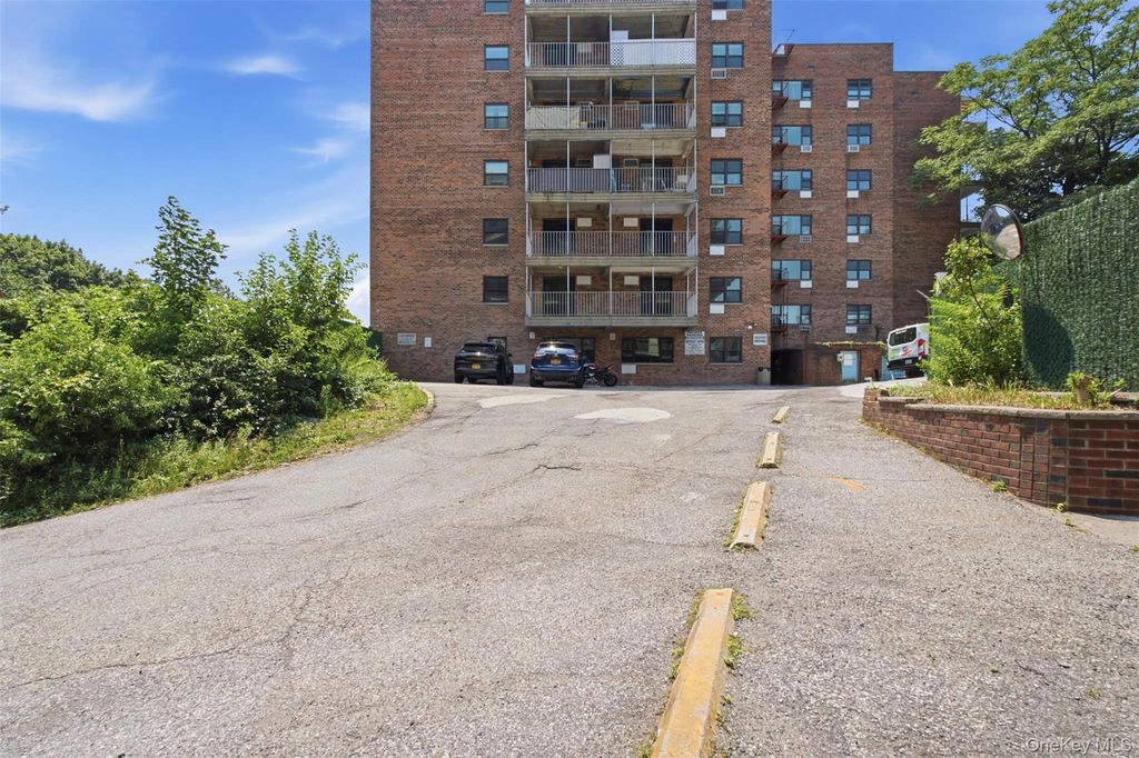 671 Bronx River Road 2N, Yonkers, NY 10704