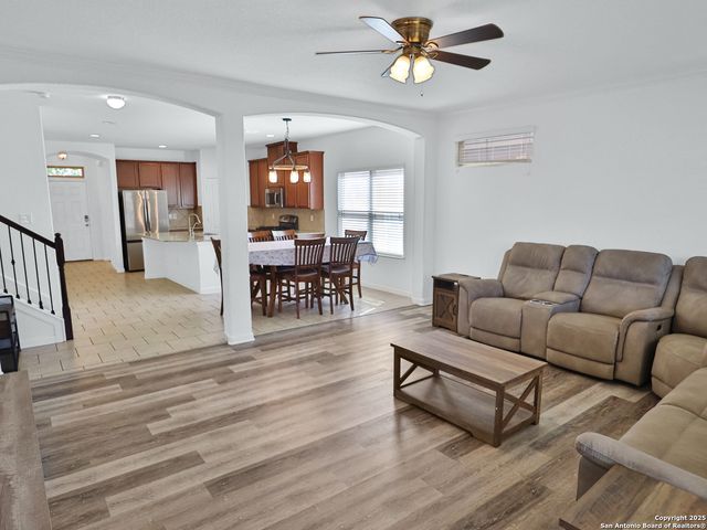 8443 Meadow Plains, San Antonio, TX 78254