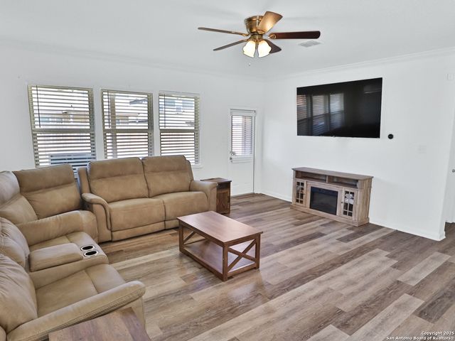 8443 Meadow Plains, San Antonio, TX 78254