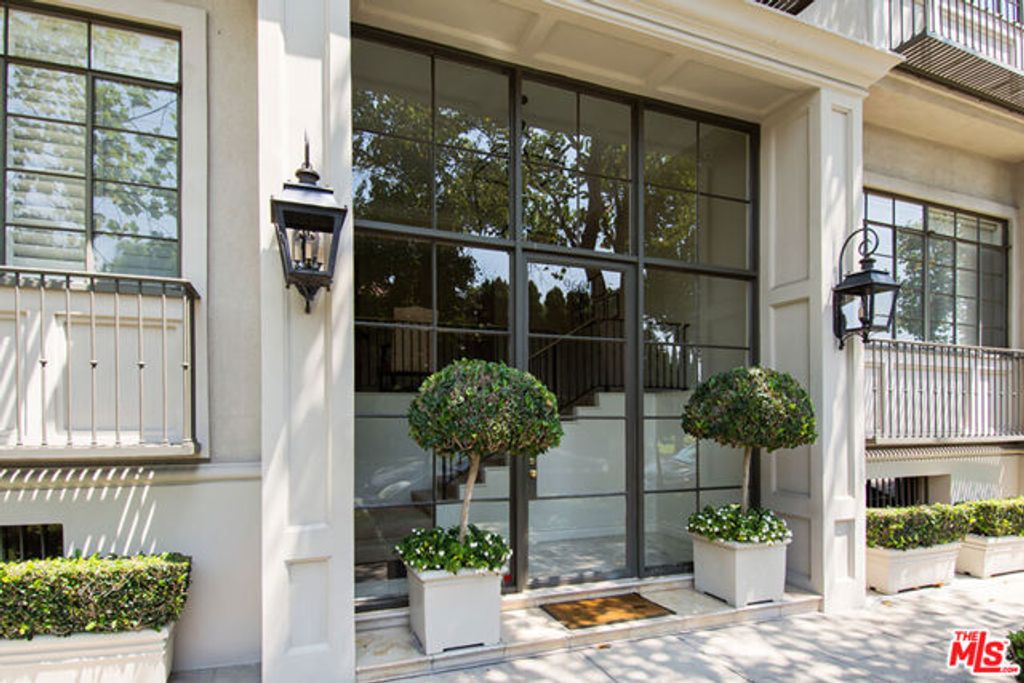 9601 Charleville Boulevard 7, Beverly Hills, CA 90212
