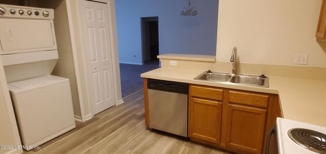 6094 MAGGIES Circle 107, Jacksonville, FL 32244