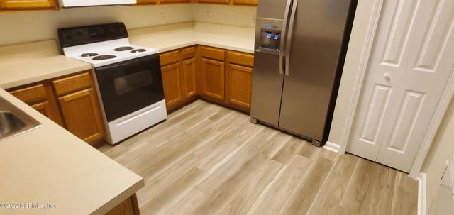 6094 MAGGIES Circle 107, Jacksonville, FL 32244