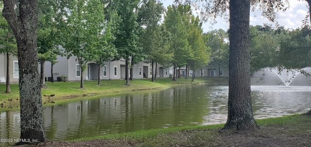 6094 MAGGIES Circle 107, Jacksonville, FL 32244
