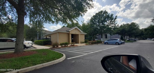6094 MAGGIES Circle 107, Jacksonville, FL 32244