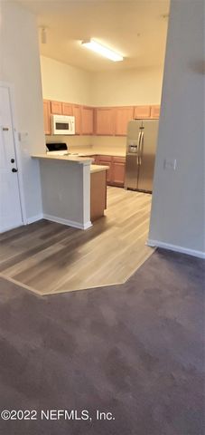 6094 MAGGIES Circle 107, Jacksonville, FL 32244