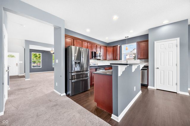 2148 Creekstone Drive, Columbus, IN 47201