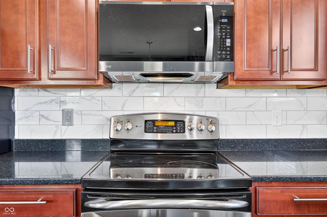 2148 Creekstone Drive, Columbus, IN 47201