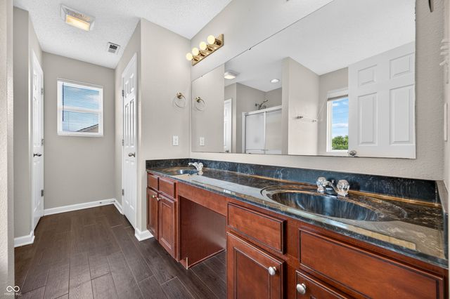 2148 Creekstone Drive, Columbus, IN 47201