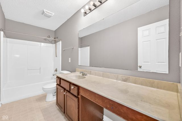 2148 Creekstone Drive, Columbus, IN 47201