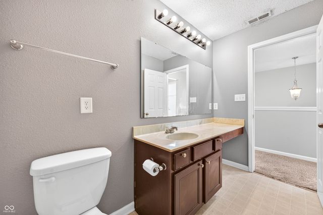 2148 Creekstone Drive, Columbus, IN 47201