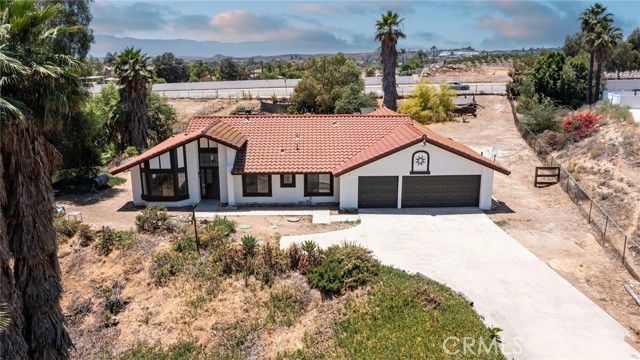 18085 Golden Leaf Lane, Woodcrest, CA 92504
