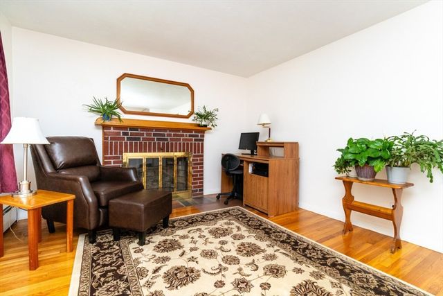 147 Glenellen Rd, Boston, MA 02132