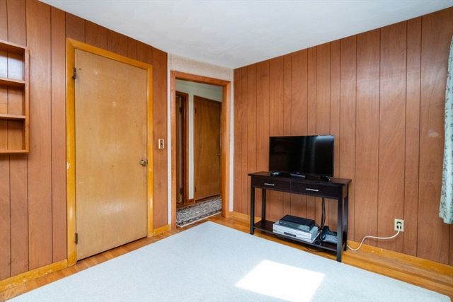 147 Glenellen Rd, Boston, MA 02132