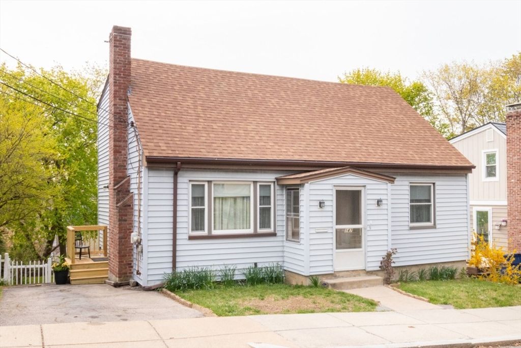 147 Glenellen Rd, Boston, MA 02132
