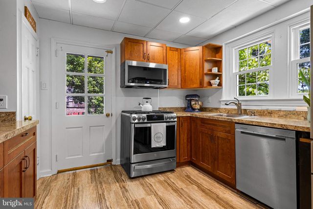 220 WALNUT LN, Ambler, PA 19002