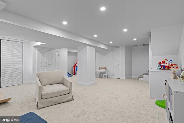 220 WALNUT LN, Ambler, PA 19002