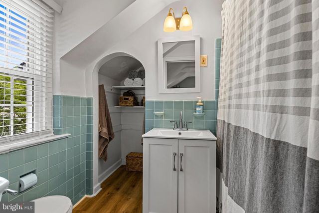 220 WALNUT LN, Ambler, PA 19002